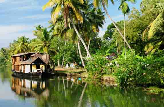 TRIP MUNNAR THEKKADY ALLEPPEY/KUMARAKOM